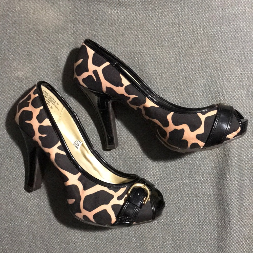 Mossimo Cheetah print peep toe 4” heels 8.5